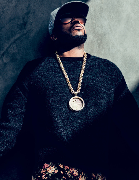 TOO LIVE CREW: RAPPERS POSE IN VMAN MAGAZINE TOO LIVE CREW: RAPPERS POSE IN VMAN MAGAZINE
